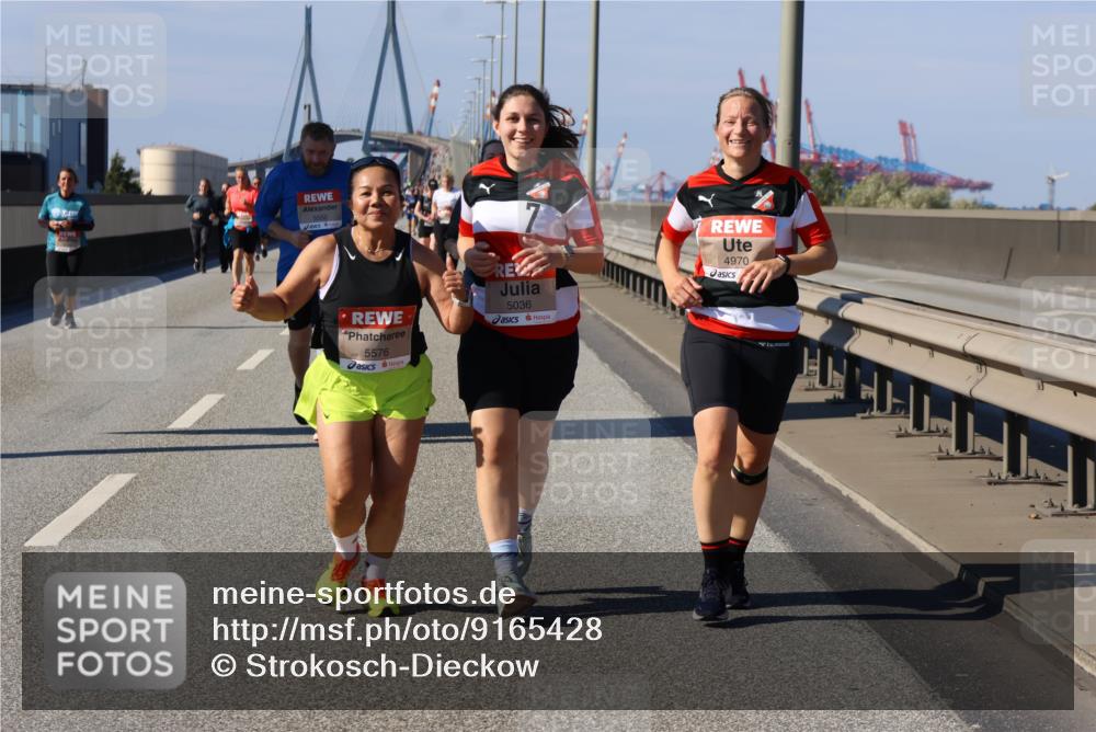 03.10.2025 - Köhlbrandbrückenlauf Strokosch-Dieckow http://msf.ph/oto/9165428 03.10.2025 13:14:35 Position 3 5550, 5576, 5036, 4970 meine-sportfotos.de