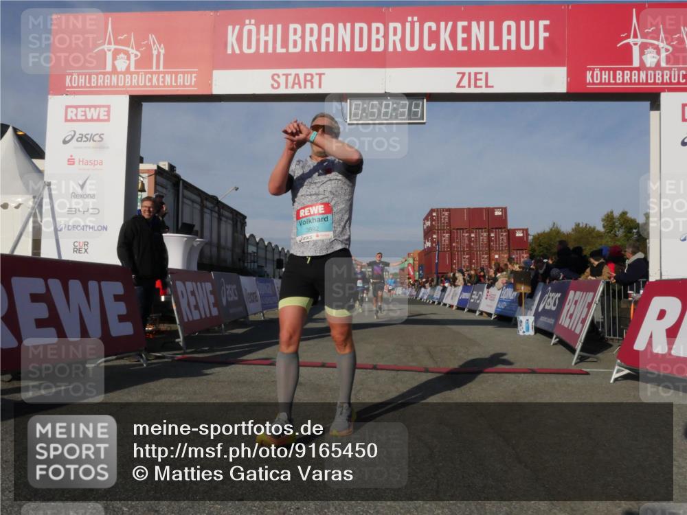 03.10.2025 - Köhlbrandbrückenlauf Matties Gatica Varas http://msf.ph/oto/9165450 03.10.2025 09:58:35 Ziel 1094, 2962, 3749, 3836 meine-sportfotos.de