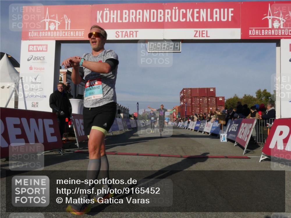 03.10.2025 - Köhlbrandbrückenlauf Matties Gatica Varas http://msf.ph/oto/9165452 03.10.2025 09:58:36 Ziel 1094, 2962, 3749, 3836 meine-sportfotos.de