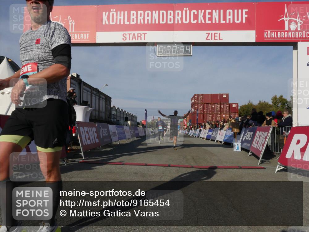 03.10.2025 - Köhlbrandbrückenlauf Matties Gatica Varas http://msf.ph/oto/9165454 03.10.2025 09:58:36 Ziel 1094, 2962, 3749, 3836 meine-sportfotos.de