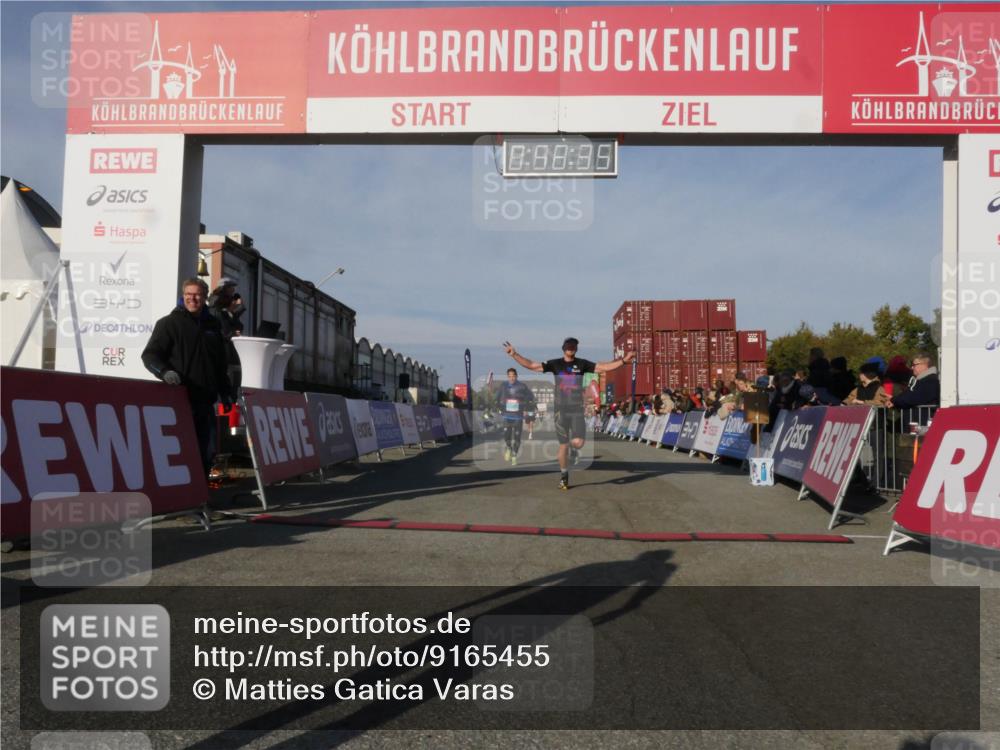 03.10.2025 - Köhlbrandbrückenlauf Matties Gatica Varas http://msf.ph/oto/9165455 03.10.2025 09:58:37 Ziel 1094, 2962, 3749, 3836 meine-sportfotos.de