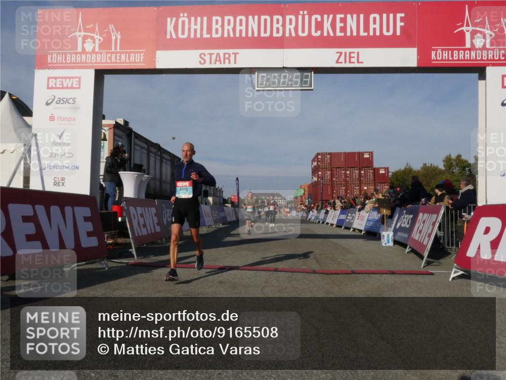 03.10.2025 - Köhlbrandbrückenlauf Matties Gatica Varas http://msf.ph/oto/9165508 03.10.2025 09:58:55 Ziel 1054, 1102, 1142, 1215, 2302, 3174, 3358 meine-sportfotos.de
