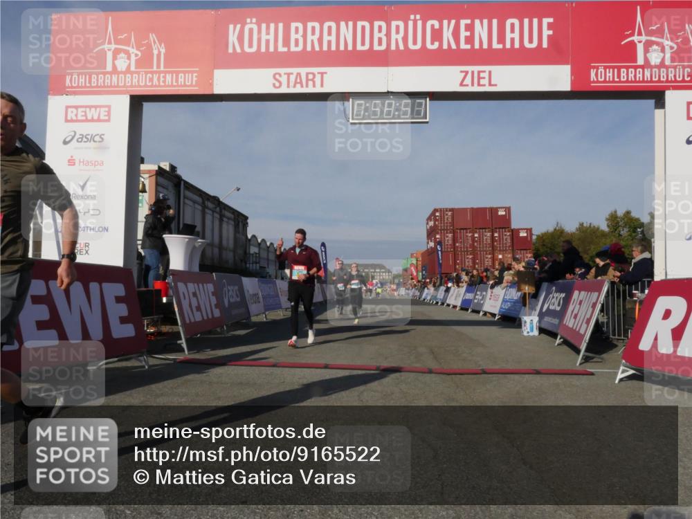 03.10.2025 - Köhlbrandbrückenlauf Matties Gatica Varas http://msf.ph/oto/9165522 03.10.2025 09:58:59 Ziel 1054, 1185, 1215, 2302, 3174, 3358 meine-sportfotos.de