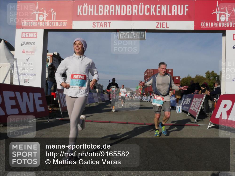 03.10.2025 - Köhlbrandbrückenlauf Matties Gatica Varas http://msf.ph/oto/9165582 03.10.2025 09:59:16 Ziel 1063, 1423, 1617, 2948, 3155, 3340, 3525 meine-sportfotos.de