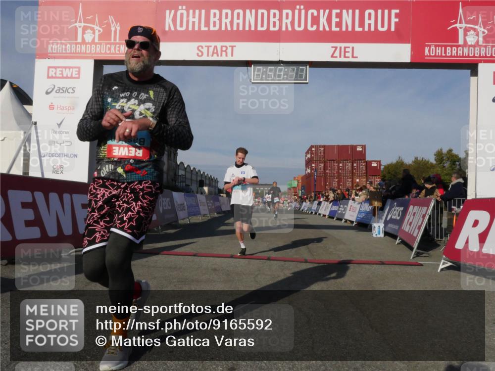 03.10.2025 - Köhlbrandbrückenlauf Matties Gatica Varas http://msf.ph/oto/9165592 03.10.2025 09:59:19 Ziel 1249, 1398, 1411, 1423, 2948, 3340, 3525 meine-sportfotos.de