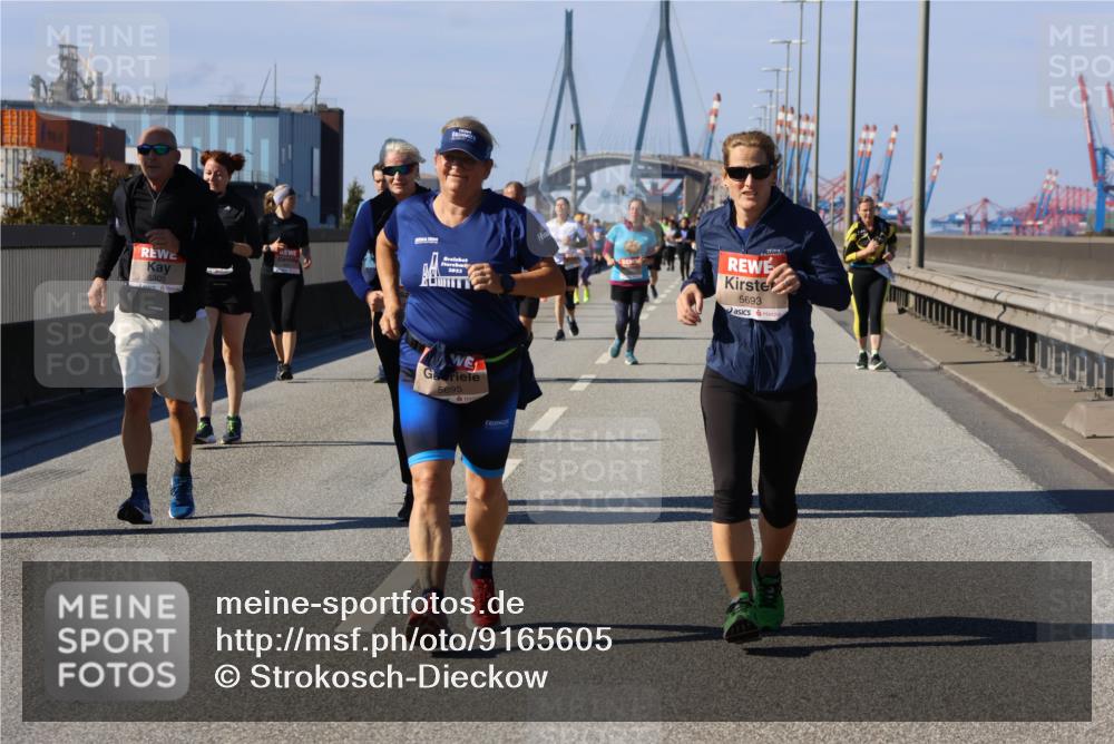 03.10.2025 - Köhlbrandbrückenlauf Strokosch-Dieckow http://msf.ph/oto/9165605 03.10.2025 13:15:15 Position 3 5305, 5695, 5693 meine-sportfotos.de