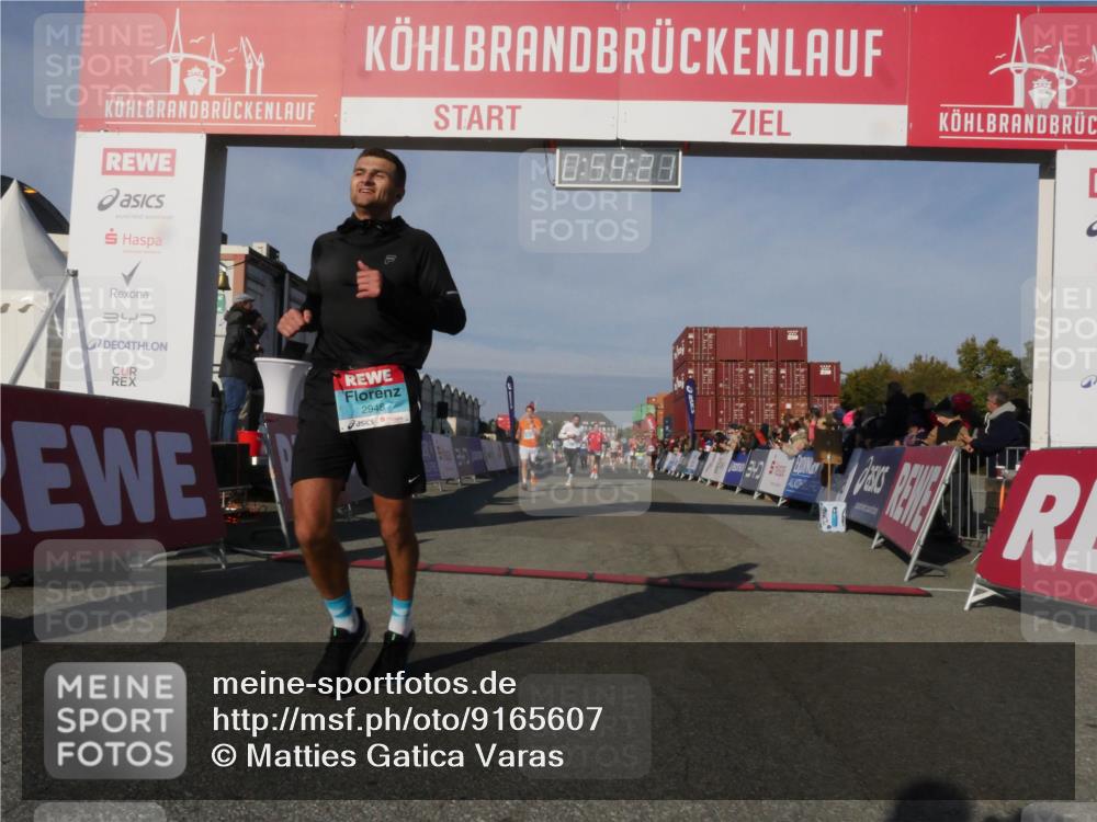 03.10.2025 - Köhlbrandbrückenlauf Matties Gatica Varas http://msf.ph/oto/9165607 03.10.2025 09:59:23 Ziel 1197, 1231, 1249, 1269, 1398, 1411, 1423, 1432, 1639, 2985, 2989, 3340, 3514, 3525 meine-sportfotos.de