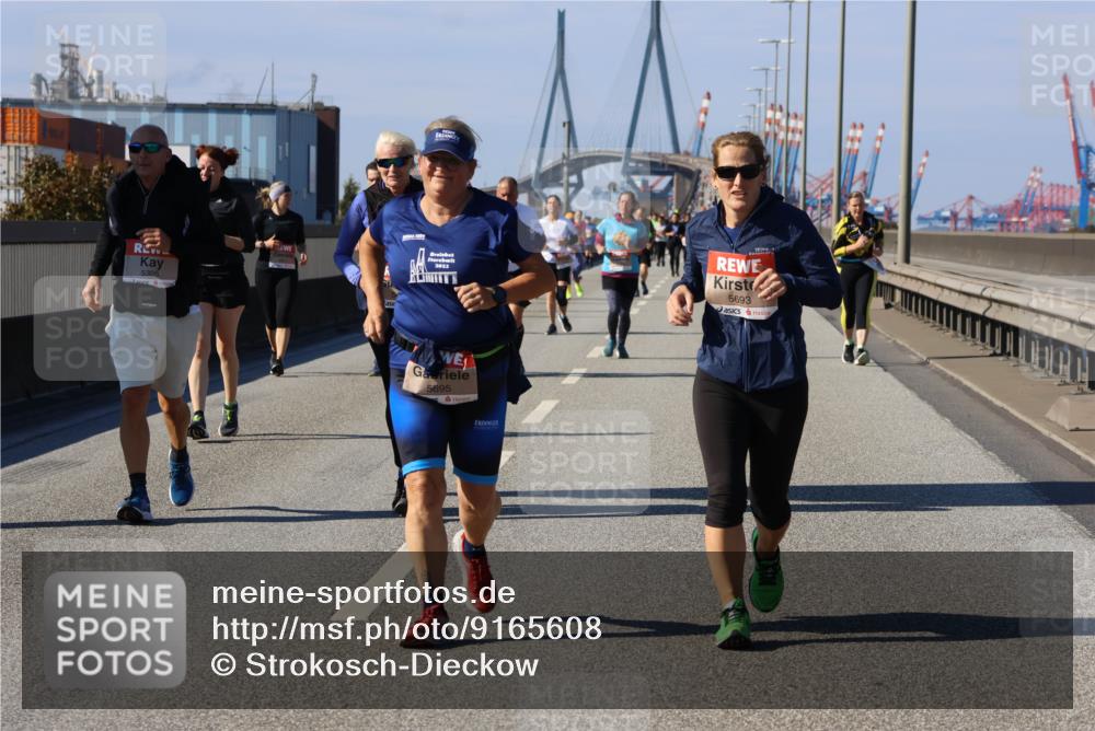 03.10.2025 - Köhlbrandbrückenlauf Strokosch-Dieckow http://msf.ph/oto/9165608 03.10.2025 13:15:15 Position 3 5305, 5695, 5693 meine-sportfotos.de