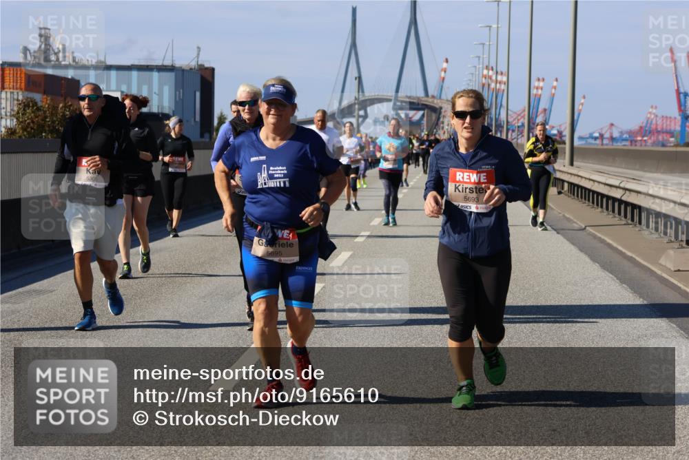 03.10.2025 - Köhlbrandbrückenlauf Strokosch-Dieckow http://msf.ph/oto/9165610 03.10.2025 13:15:15 Position 3 5305, 1000, 5695, 5693 meine-sportfotos.de