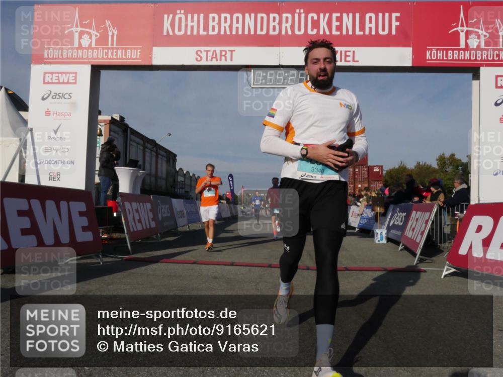 03.10.2025 - Köhlbrandbrückenlauf Matties Gatica Varas http://msf.ph/oto/9165621 03.10.2025 09:59:27 Ziel 1067, 1075, 1087, 1197, 1231, 1249, 1269, 1398, 1411, 1423, 1432, 1639, 2985, 2989, 2997, 3514, 3525 meine-sportfotos.de