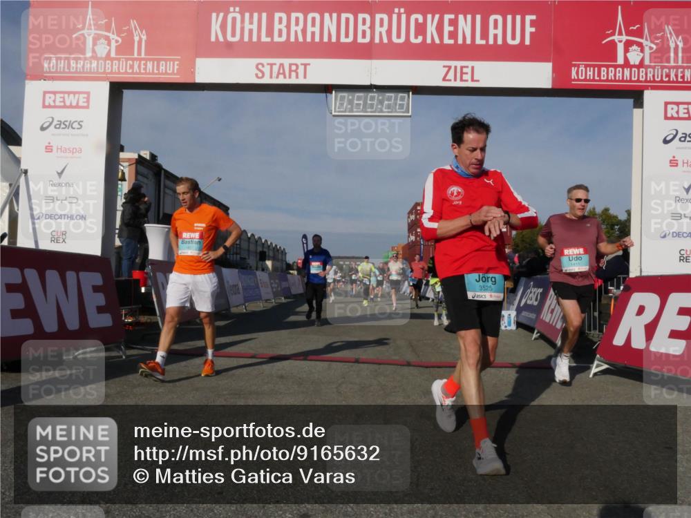 03.10.2025 - Köhlbrandbrückenlauf Matties Gatica Varas http://msf.ph/oto/9165632 03.10.2025 09:59:30 Ziel 1067, 1075, 1087, 1197, 1231, 1249, 1269, 1398, 1432, 1639, 2788, 2985, 2989, 2997, 3514 meine-sportfotos.de