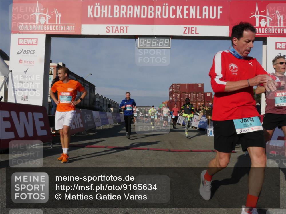 03.10.2025 - Köhlbrandbrückenlauf Matties Gatica Varas http://msf.ph/oto/9165634 03.10.2025 09:59:30 Ziel 1067, 1075, 1087, 1197, 1231, 1249, 1269, 1398, 1432, 1639, 2788, 2985, 2989, 2997, 3514 meine-sportfotos.de