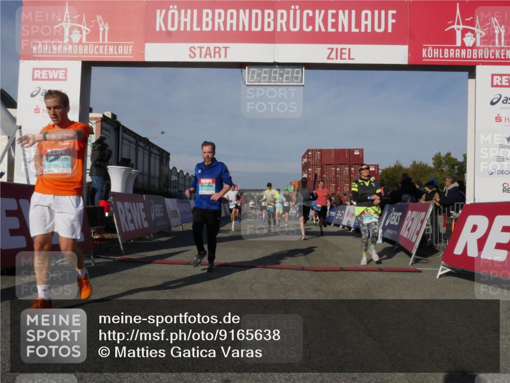 03.10.2025 - Köhlbrandbrückenlauf Matties Gatica Varas http://msf.ph/oto/9165638 03.10.2025 09:59:31 Ziel 1067, 1075, 1077, 1087, 1197, 1231, 1249, 1269, 1398, 1432, 1639, 2788, 2985, 2989, 2997, 3514 meine-sportfotos.de