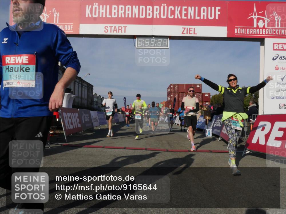 03.10.2025 - Köhlbrandbrückenlauf Matties Gatica Varas http://msf.ph/oto/9165644 03.10.2025 09:59:33 Ziel 1067, 1075, 1077, 1087, 1197, 1231, 1432, 1639, 2788, 2985, 2989, 2997, 3514 meine-sportfotos.de