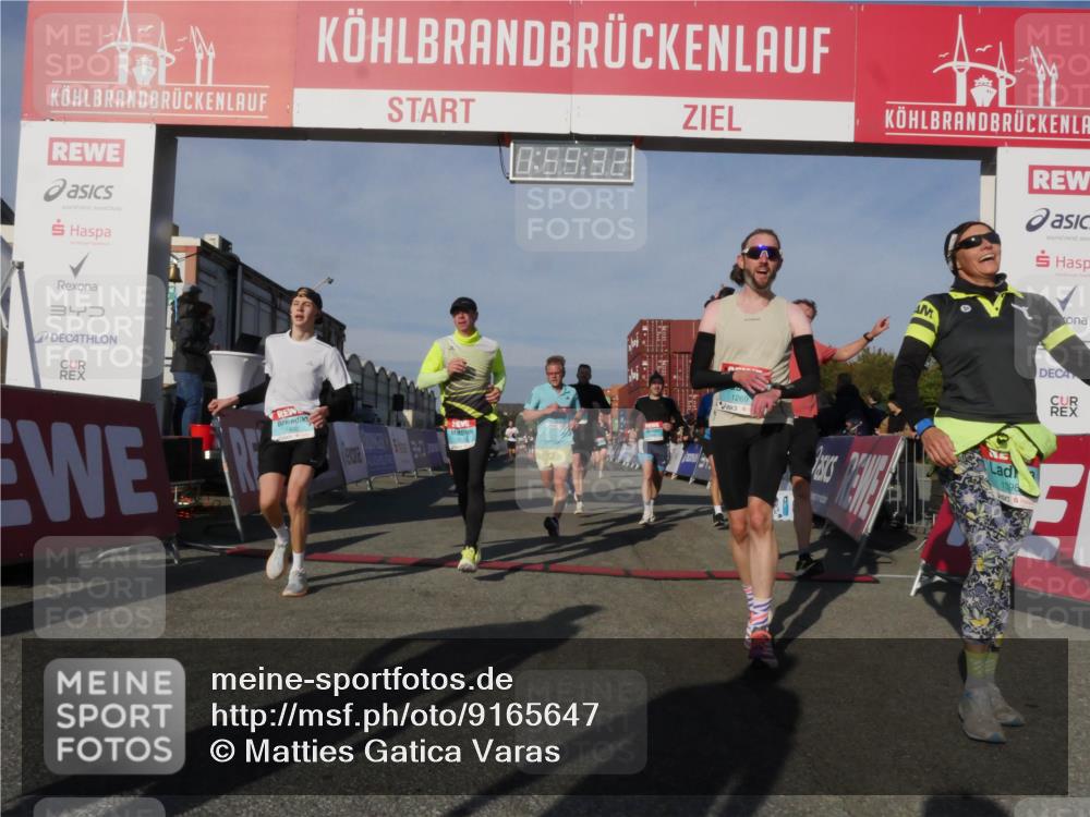 03.10.2025 - Köhlbrandbrückenlauf Matties Gatica Varas http://msf.ph/oto/9165647 03.10.2025 09:59:34 Ziel 1067, 1075, 1077, 1087, 1197, 1639, 2788, 2985, 2989, 2997 meine-sportfotos.de