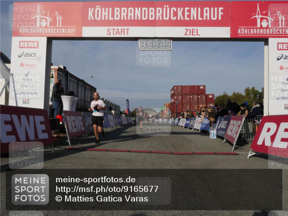 03.10.2025 - Köhlbrandbrückenlauf Matties Gatica Varas http://msf.ph/oto/9165677 03.10.2025 09:59:41 Ziel 1077, 1248, 2709, 2788, 3087, 3464, 3718 meine-sportfotos.de
