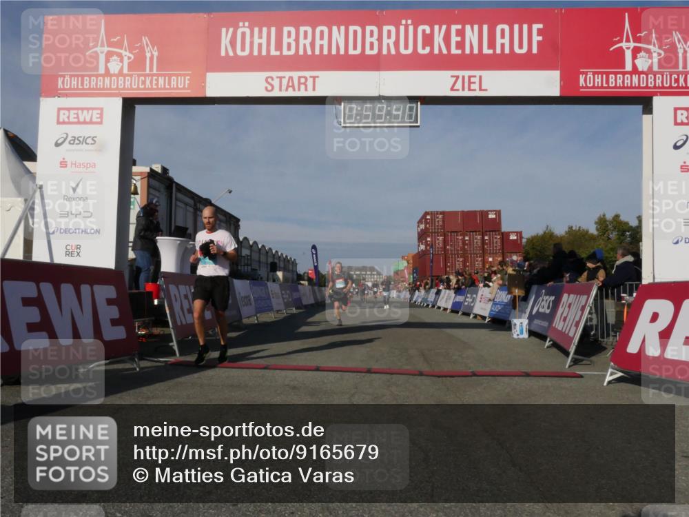 03.10.2025 - Köhlbrandbrückenlauf Matties Gatica Varas http://msf.ph/oto/9165679 03.10.2025 09:59:42 Ziel 1077, 1158, 1248, 2709, 3087, 3464, 3718 meine-sportfotos.de