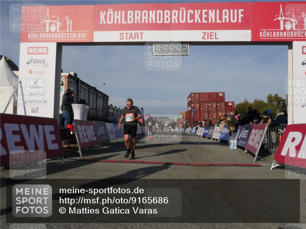 03.10.2025 - Köhlbrandbrückenlauf Matties Gatica Varas http://msf.ph/oto/9165686 03.10.2025 09:59:43 Ziel 1077, 1158, 1248, 2709, 2710, 3087, 3464, 3718 meine-sportfotos.de