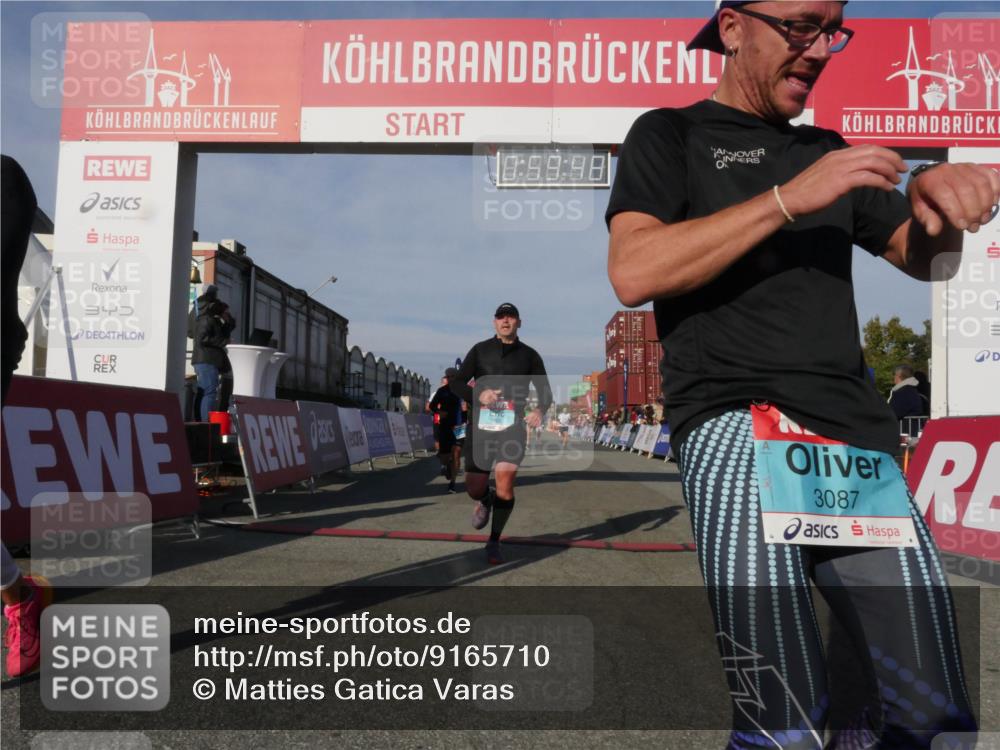 03.10.2025 - Köhlbrandbrückenlauf Matties Gatica Varas http://msf.ph/oto/9165710 03.10.2025 09:59:50 Ziel 1158, 1248, 2697, 2710, 2884, 2959, 3137, 3464 meine-sportfotos.de