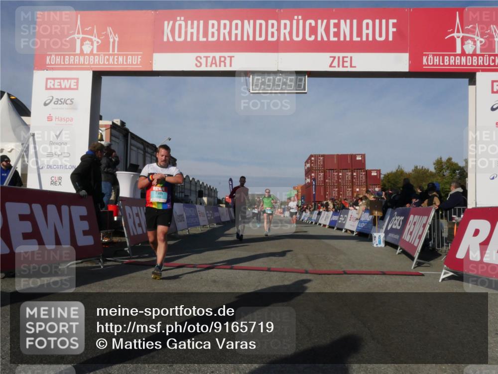 03.10.2025 - Köhlbrandbrückenlauf Matties Gatica Varas http://msf.ph/oto/9165719 03.10.2025 09:59:53 Ziel 1158, 1297, 2697, 2710, 2884, 2959, 3137 meine-sportfotos.de