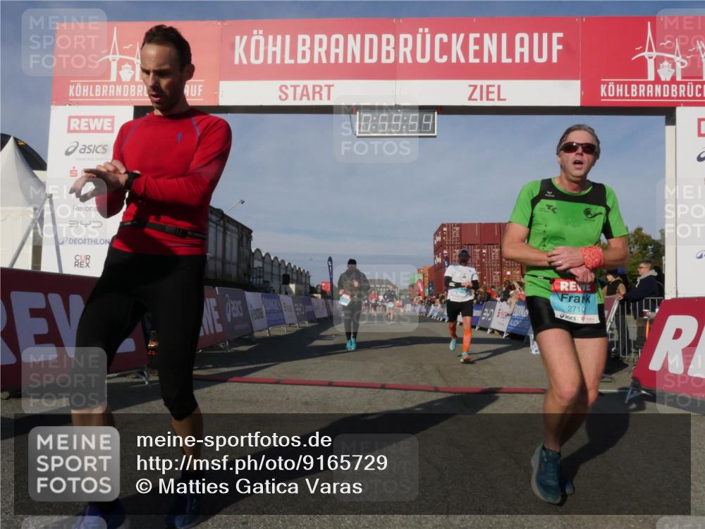03.10.2025 - Köhlbrandbrückenlauf Matties Gatica Varas http://msf.ph/oto/9165729 03.10.2025 09:59:56 Ziel 1297, 2697, 2884, 2959, 3137 meine-sportfotos.de