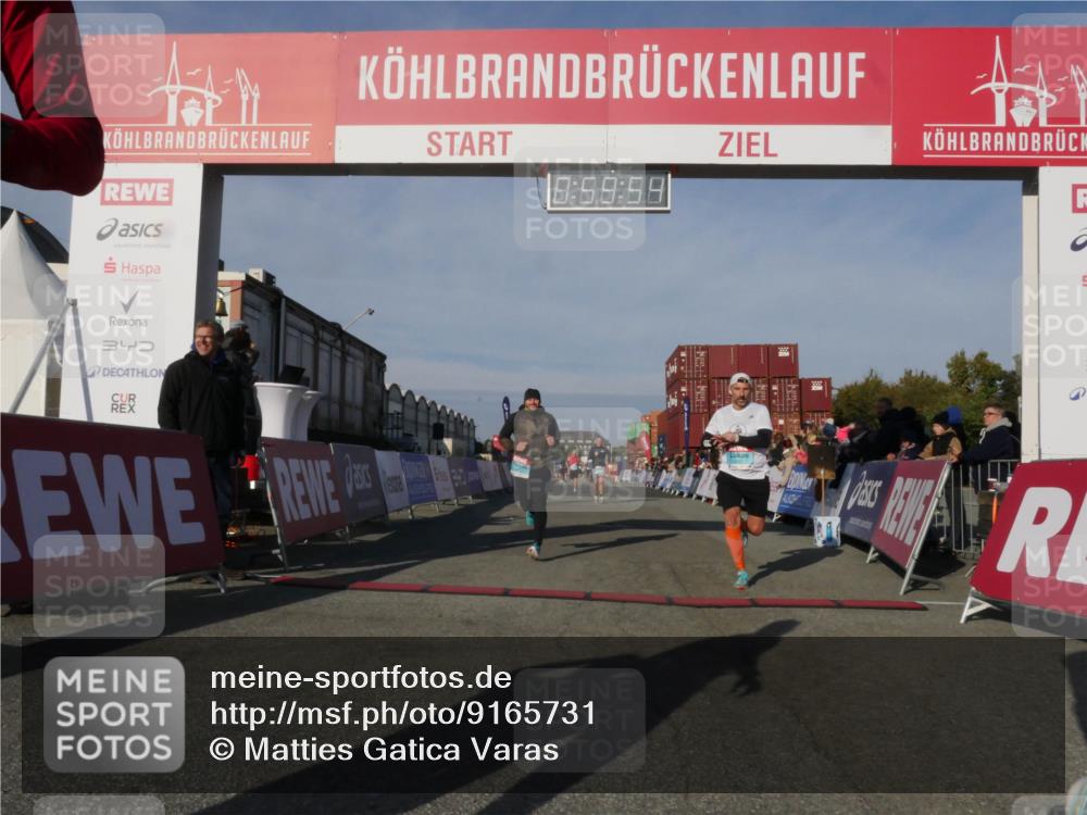 03.10.2025 - Köhlbrandbrückenlauf Matties Gatica Varas http://msf.ph/oto/9165731 03.10.2025 09:59:56 Ziel 1297, 2697, 2884, 2959, 3137 meine-sportfotos.de