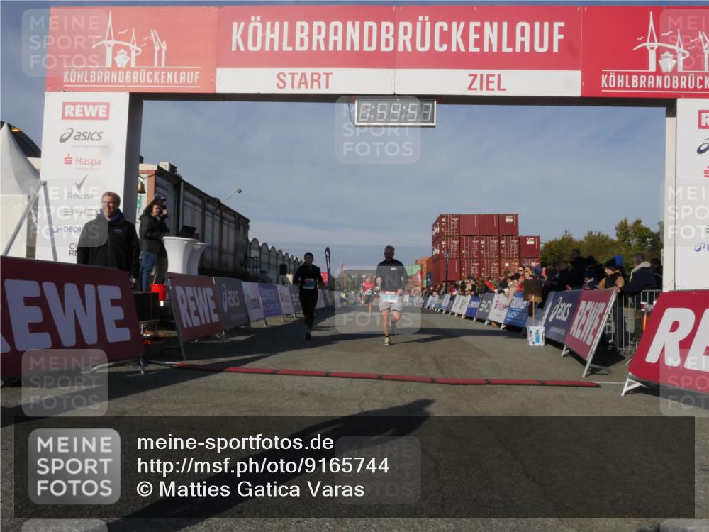 03.10.2025 - Köhlbrandbrückenlauf Matties Gatica Varas http://msf.ph/oto/9165744 03.10.2025 09:59:59 Ziel 1247, 1297, 1405, 2884, 3137 meine-sportfotos.de