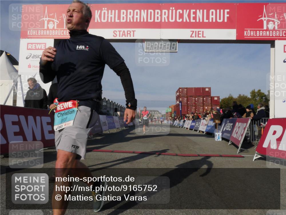 03.10.2025 - Köhlbrandbrückenlauf Matties Gatica Varas http://msf.ph/oto/9165752 03.10.2025 10:00:01 Ziel 1084, 1247, 1297, 1405, 1946, 2777, 3378 meine-sportfotos.de