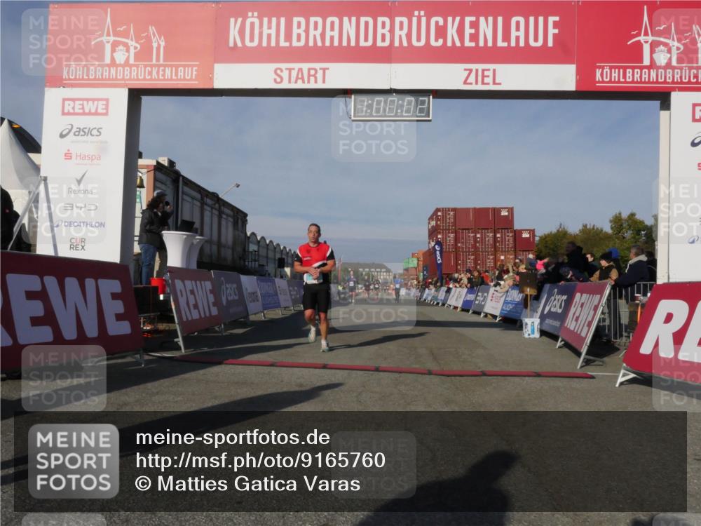 03.10.2025 - Köhlbrandbrückenlauf Matties Gatica Varas http://msf.ph/oto/9165760 03.10.2025 10:00:03 Ziel 1084, 1247, 1297, 1298, 1405, 1946, 2777, 3378 meine-sportfotos.de