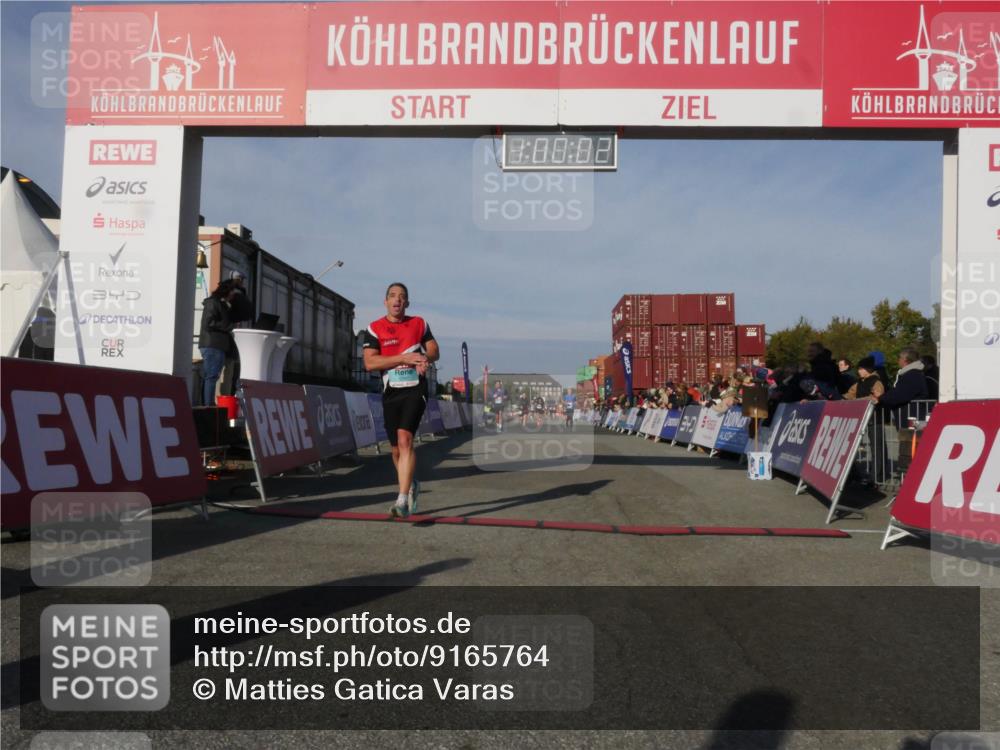 03.10.2025 - Köhlbrandbrückenlauf Matties Gatica Varas http://msf.ph/oto/9165764 03.10.2025 10:00:04 Ziel 1084, 1247, 1297, 1298, 1405, 1946, 2777, 3378 meine-sportfotos.de