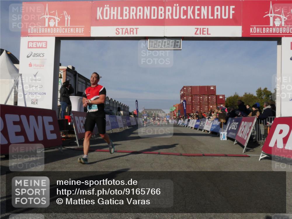03.10.2025 - Köhlbrandbrückenlauf Matties Gatica Varas http://msf.ph/oto/9165766 03.10.2025 10:00:04 Ziel 1084, 1247, 1297, 1298, 1405, 1946, 2777, 3378 meine-sportfotos.de
