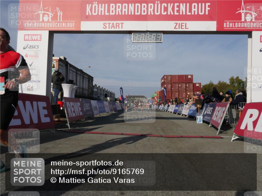 03.10.2025 - Köhlbrandbrückenlauf Matties Gatica Varas http://msf.ph/oto/9165769 03.10.2025 10:00:05 Ziel 1084, 1247, 1298, 1405, 1946, 2777, 3378 meine-sportfotos.de