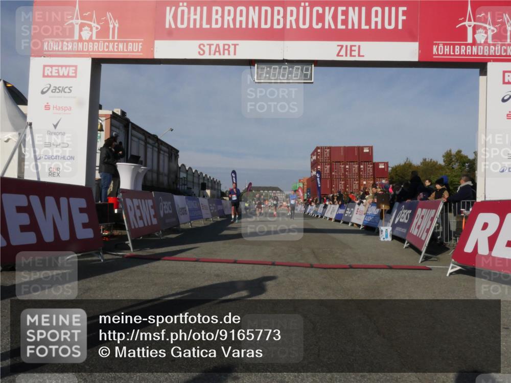 03.10.2025 - Köhlbrandbrückenlauf Matties Gatica Varas http://msf.ph/oto/9165773 03.10.2025 10:00:06 Ziel 1084, 1247, 1298, 1405, 1946, 2777, 3378 meine-sportfotos.de