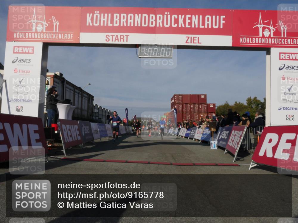 03.10.2025 - Köhlbrandbrückenlauf Matties Gatica Varas http://msf.ph/oto/9165778 03.10.2025 10:00:08 Ziel 1071, 1084, 1247, 1298, 1315, 1405, 1946, 2777, 3378 meine-sportfotos.de