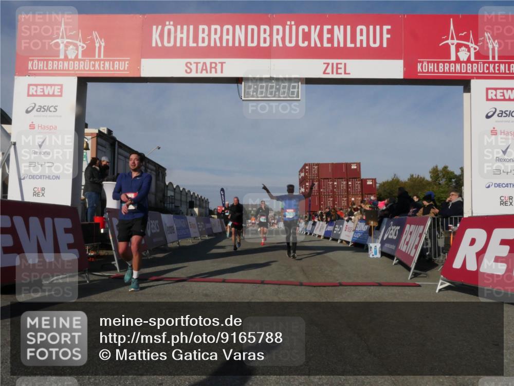 03.10.2025 - Köhlbrandbrückenlauf Matties Gatica Varas http://msf.ph/oto/9165788 03.10.2025 10:00:10 Ziel 1071, 1084, 1247, 1298, 1315, 1405, 1946, 2777, 3378, 3820 meine-sportfotos.de