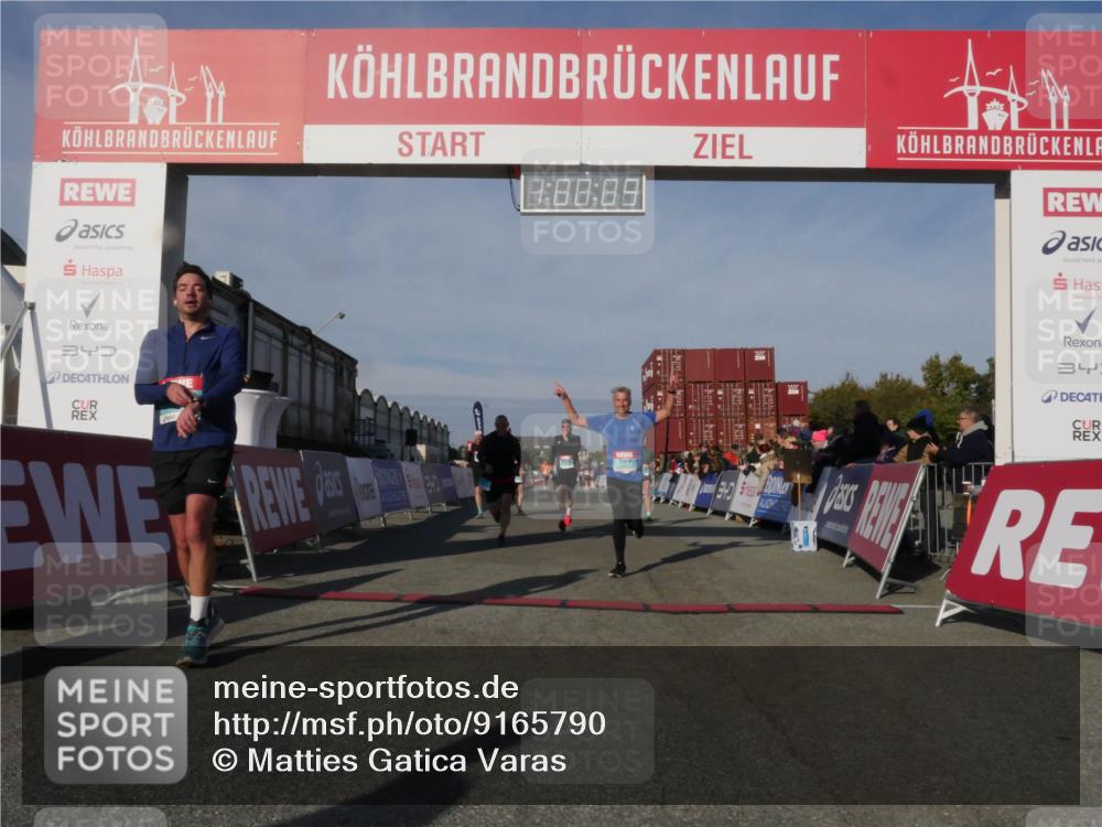 03.10.2025 - Köhlbrandbrückenlauf Matties Gatica Varas http://msf.ph/oto/9165790 03.10.2025 10:00:11 Ziel 1071, 1084, 1237, 1247, 1298, 1315, 1946, 2777, 3378, 3820 meine-sportfotos.de
