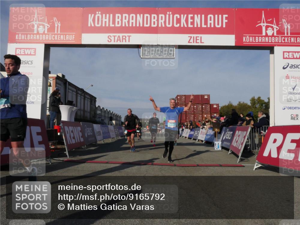 03.10.2025 - Köhlbrandbrückenlauf Matties Gatica Varas http://msf.ph/oto/9165792 03.10.2025 10:00:11 Ziel 1071, 1084, 1237, 1247, 1298, 1315, 1946, 2777, 3378, 3820 meine-sportfotos.de