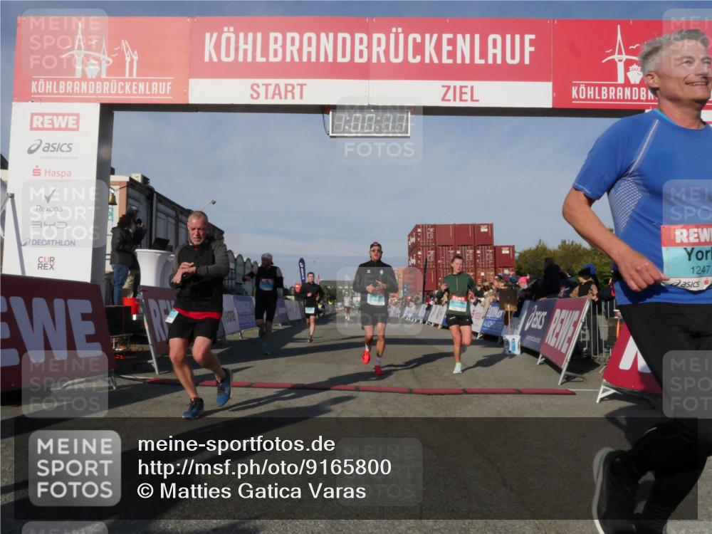 03.10.2025 - Köhlbrandbrückenlauf Matties Gatica Varas http://msf.ph/oto/9165800 03.10.2025 10:00:13 Ziel 1071, 1109, 1237, 1298, 1315, 1946, 2777, 3378, 3820 meine-sportfotos.de