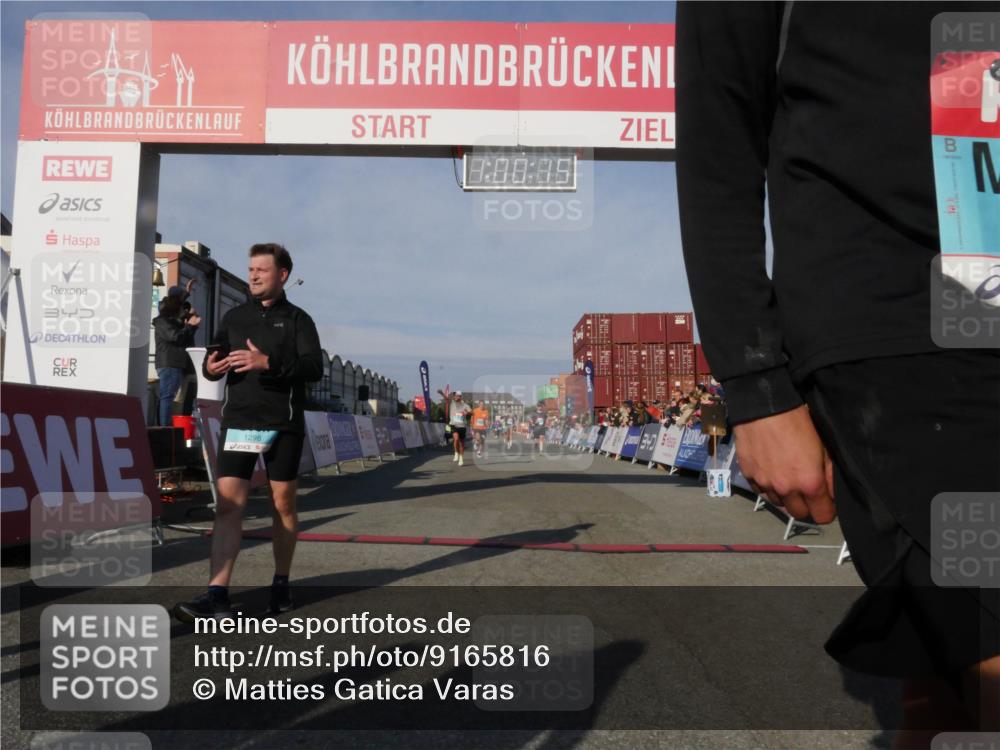 03.10.2025 - Köhlbrandbrückenlauf Matties Gatica Varas http://msf.ph/oto/9165816 03.10.2025 10:00:16 Ziel 1071, 1109, 1237, 1315, 3041, 3820 meine-sportfotos.de