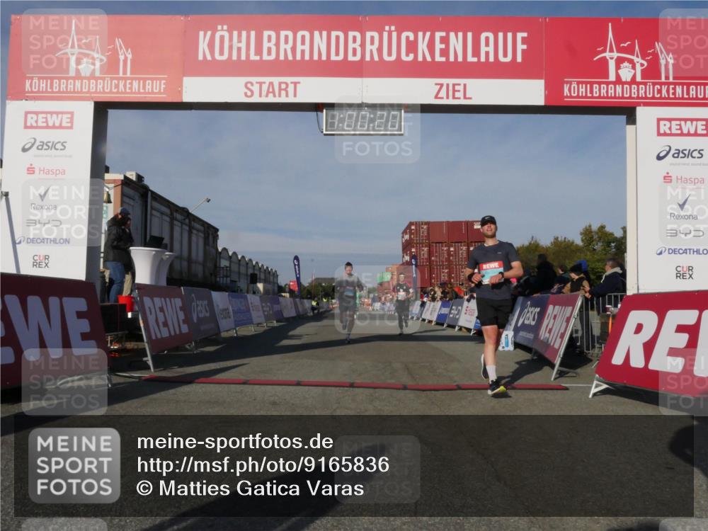03.10.2025 - Köhlbrandbrückenlauf Matties Gatica Varas http://msf.ph/oto/9165836 03.10.2025 10:00:22 Ziel 1106, 1109, 1118, 1237, 3041 meine-sportfotos.de