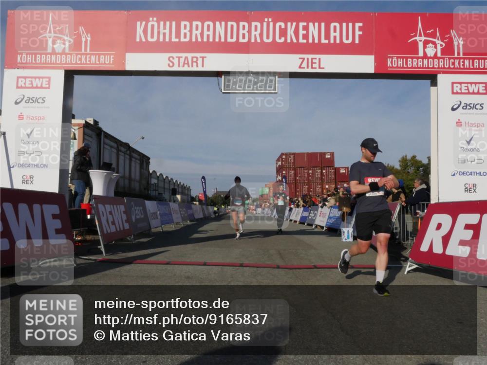 03.10.2025 - Köhlbrandbrückenlauf Matties Gatica Varas http://msf.ph/oto/9165837 03.10.2025 10:00:22 Ziel 1106, 1109, 1118, 1237, 3041 meine-sportfotos.de