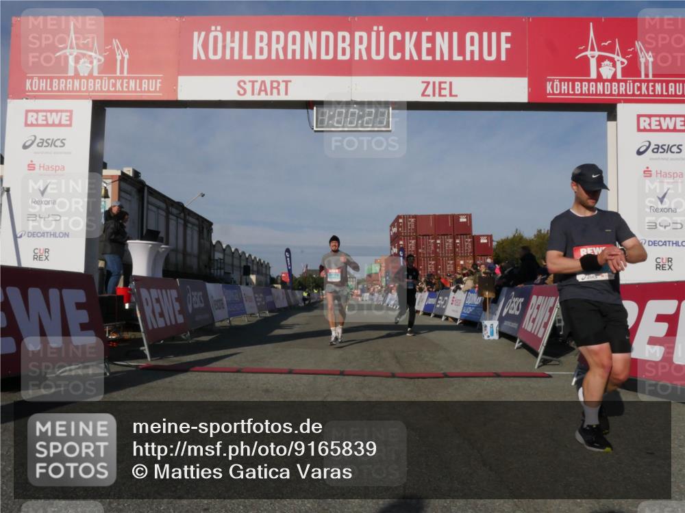 03.10.2025 - Köhlbrandbrückenlauf Matties Gatica Varas http://msf.ph/oto/9165839 03.10.2025 10:00:23 Ziel 1106, 1109, 1118, 1237, 3041 meine-sportfotos.de