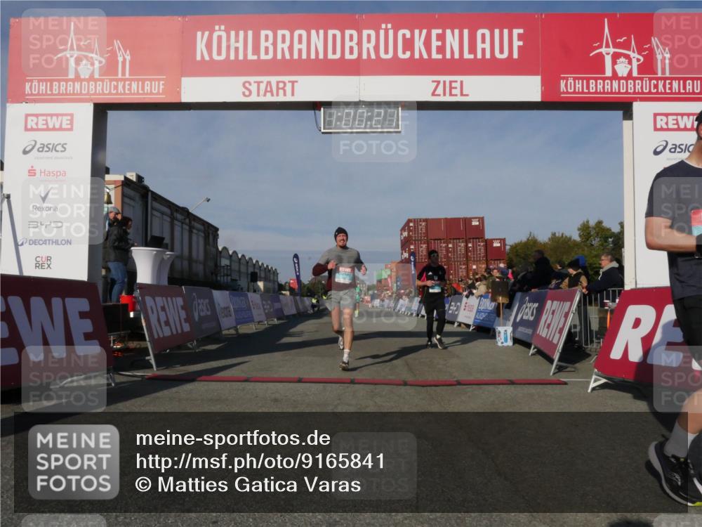 03.10.2025 - Köhlbrandbrückenlauf Matties Gatica Varas http://msf.ph/oto/9165841 03.10.2025 10:00:23 Ziel 1106, 1109, 1118, 1237, 3041 meine-sportfotos.de