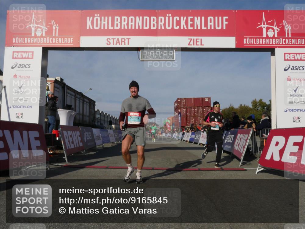 03.10.2025 - Köhlbrandbrückenlauf Matties Gatica Varas http://msf.ph/oto/9165845 03.10.2025 10:00:24 Ziel 1106, 1109, 1118, 3041 meine-sportfotos.de