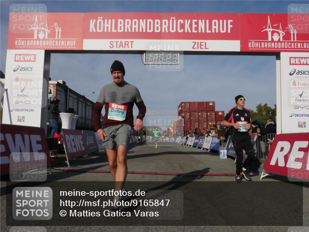 03.10.2025 - Köhlbrandbrückenlauf Matties Gatica Varas http://msf.ph/oto/9165847 03.10.2025 10:00:25 Ziel 1106, 1118, 1262, 3041 meine-sportfotos.de