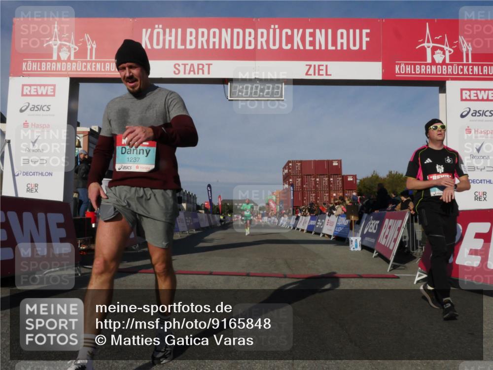 03.10.2025 - Köhlbrandbrückenlauf Matties Gatica Varas http://msf.ph/oto/9165848 03.10.2025 10:00:25 Ziel 1106, 1118, 1262, 3041 meine-sportfotos.de