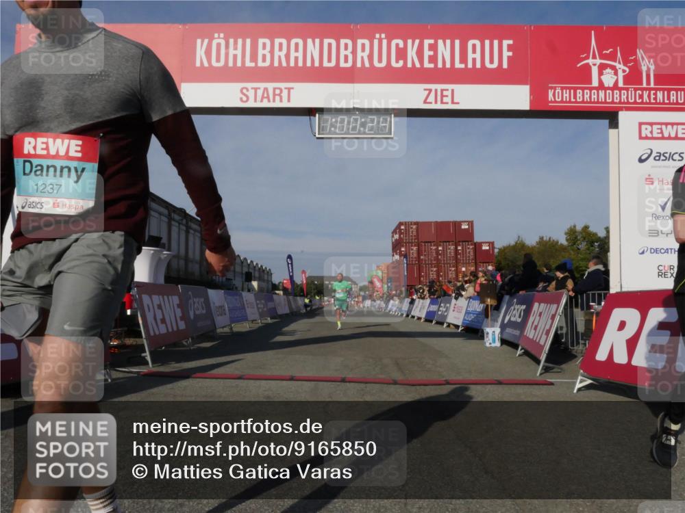 03.10.2025 - Köhlbrandbrückenlauf Matties Gatica Varas http://msf.ph/oto/9165850 03.10.2025 10:00:26 Ziel 1018, 1106, 1118, 1262, 3041 meine-sportfotos.de