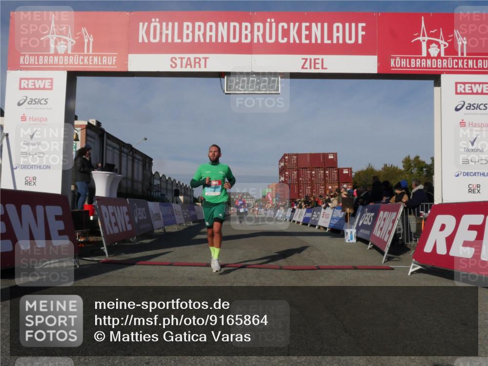 03.10.2025 - Köhlbrandbrückenlauf Matties Gatica Varas http://msf.ph/oto/9165864 03.10.2025 10:00:28 Ziel 1018, 1106, 1118, 1175, 1262, 3041, 3650 meine-sportfotos.de