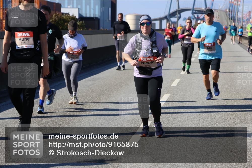 03.10.2025 - Köhlbrandbrückenlauf Strokosch-Dieckow http://msf.ph/oto/9165875 03.10.2025 13:16:31 Position 3 5201, 6284, 5756, 219 meine-sportfotos.de