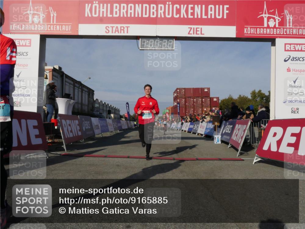 03.10.2025 - Köhlbrandbrückenlauf Matties Gatica Varas http://msf.ph/oto/9165885 03.10.2025 10:00:34 Ziel 1018, 1118, 1175, 1262, 2796, 2880, 3317, 3650 meine-sportfotos.de
